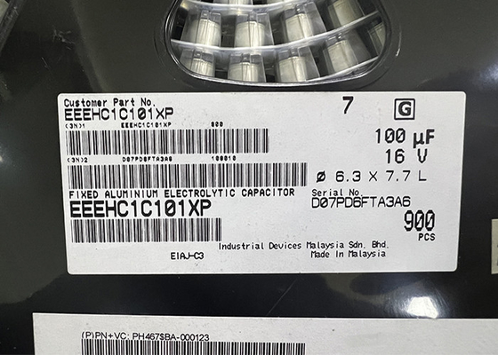 100uF microplaqueta de alumínio do circuito integrado dos capacitores eletrolíticos EEEHC1C101XP SMD
