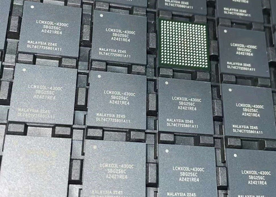 Arquivo de portão programável de campo LCMXO3L-4300C-5BG256C 4320LUTs MachXO3 IC lógico programável CSFBGA-256